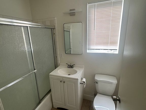 5th image of 13741 Oxnard St #7