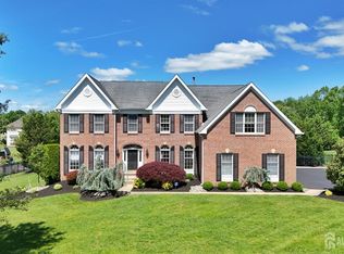 5 Bridle Ct, Monroe Township, NJ 08831
