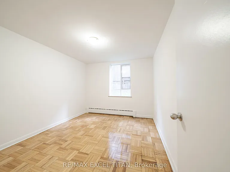 77 Erskine Ave #M8 — Photo 2