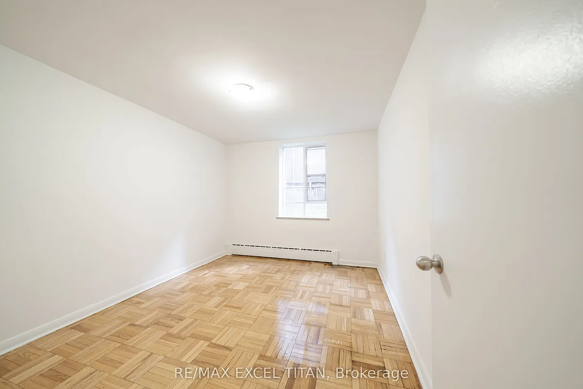 Building Photo - 77 Erskine Ave #M8
