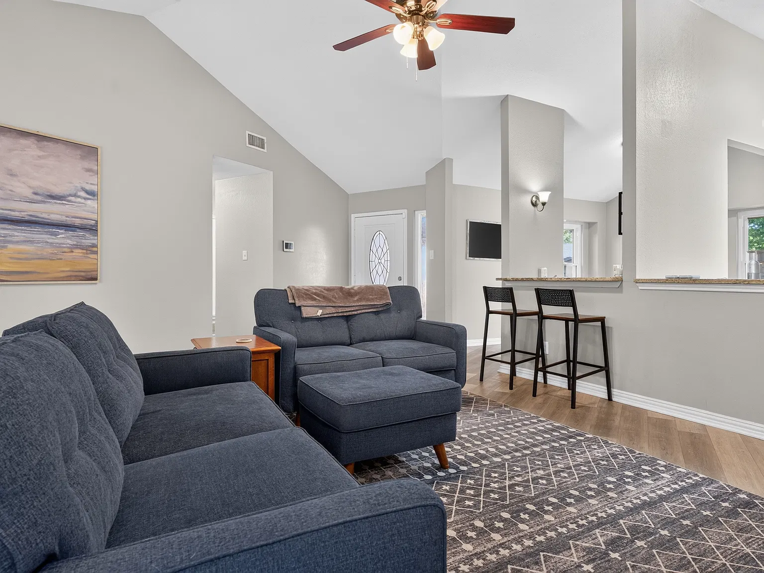 3 bed, 1763 sqft, $2,350 — Photo 2