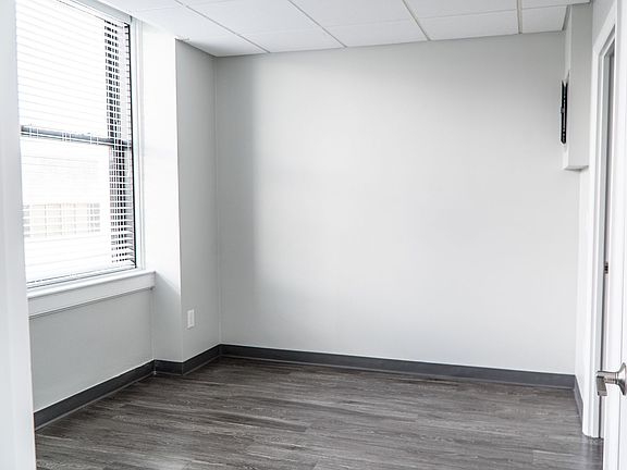 4th image of 507 Main St APT 205