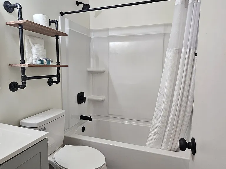 528 North Rd #1 — Photo 3