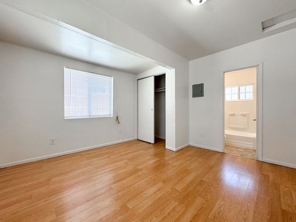 4109-4115 Winona Ave #4113