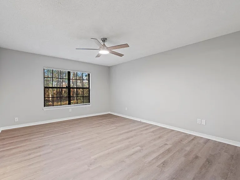 723 Prestwick Dr — Photo 15