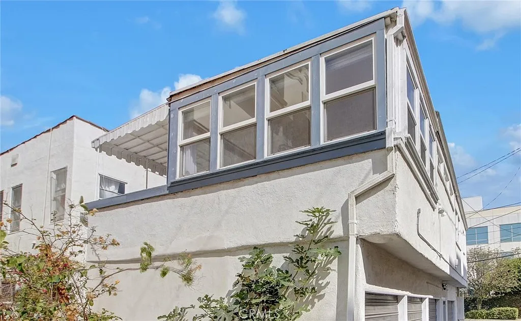 1 bed, 1.0 bath, 800 sqft, $3,300 — Photo 1