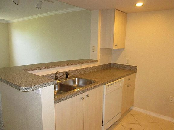 3rd image of 1801 N Flagler Dr APT 212