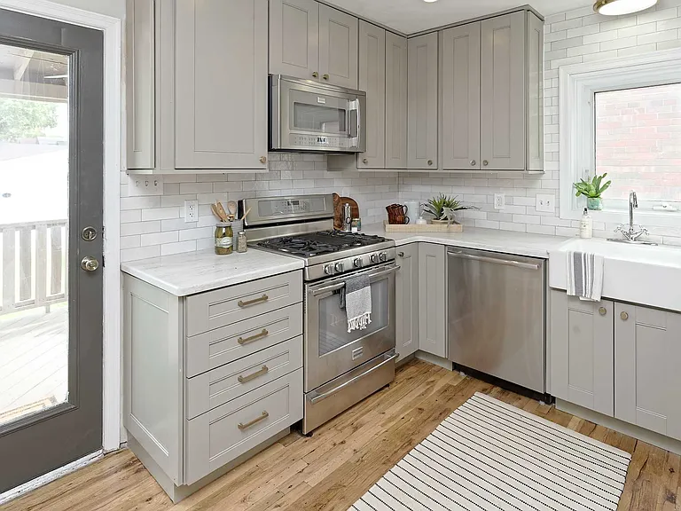 3554 Jamieson Ave — Photo 19