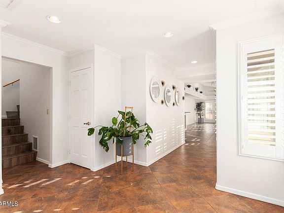 4th image of 709 N May St