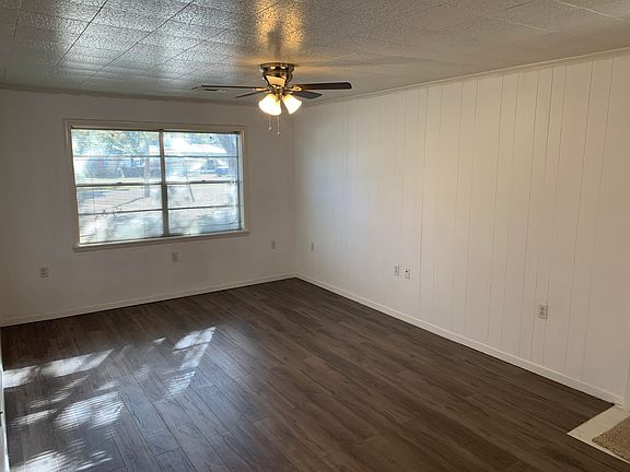 5th image of 48 Stewart Cir