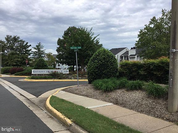 Clusters at Woodlawn Entrance