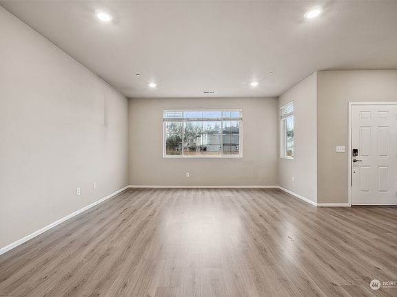 4th image of 13221 191st Avenue E