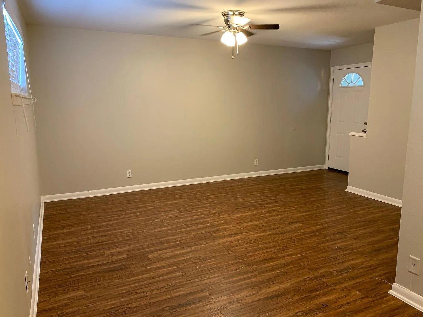 2 bed, 1.0 bath, 850 sqft, $1,185 — Photo 1
