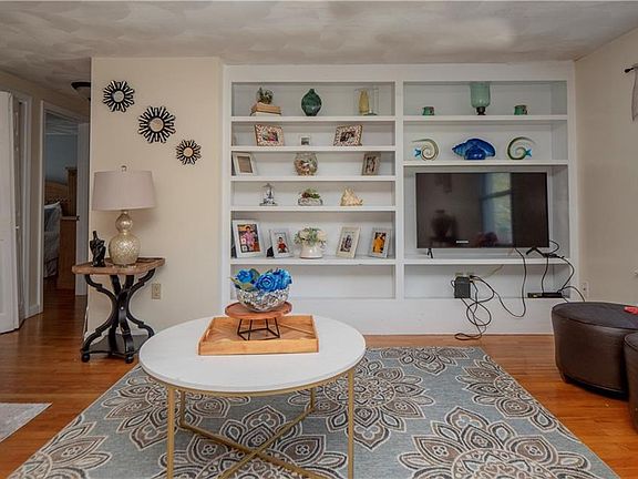 4th image of 152 S Seascape Ave