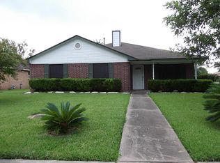 52 Sweetgum Ct, Lake Jackson, TX 77566