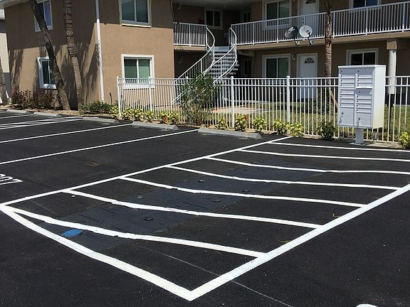4th image of 2525 N Oleander Ave #107