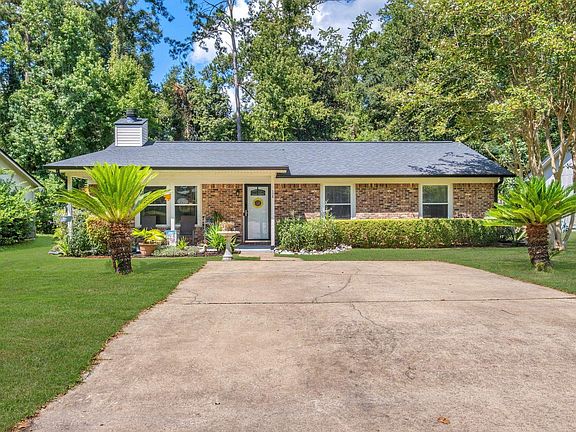 2nd image of 106 Dawn Lauren Ln