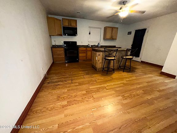 4th image of 16403 Omar Blvd