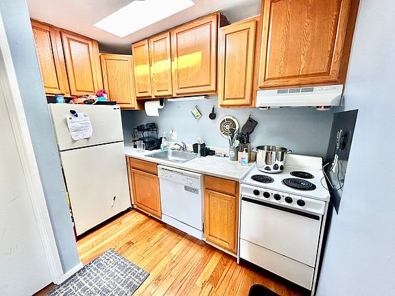 5th image of 917 Packard St APT 10