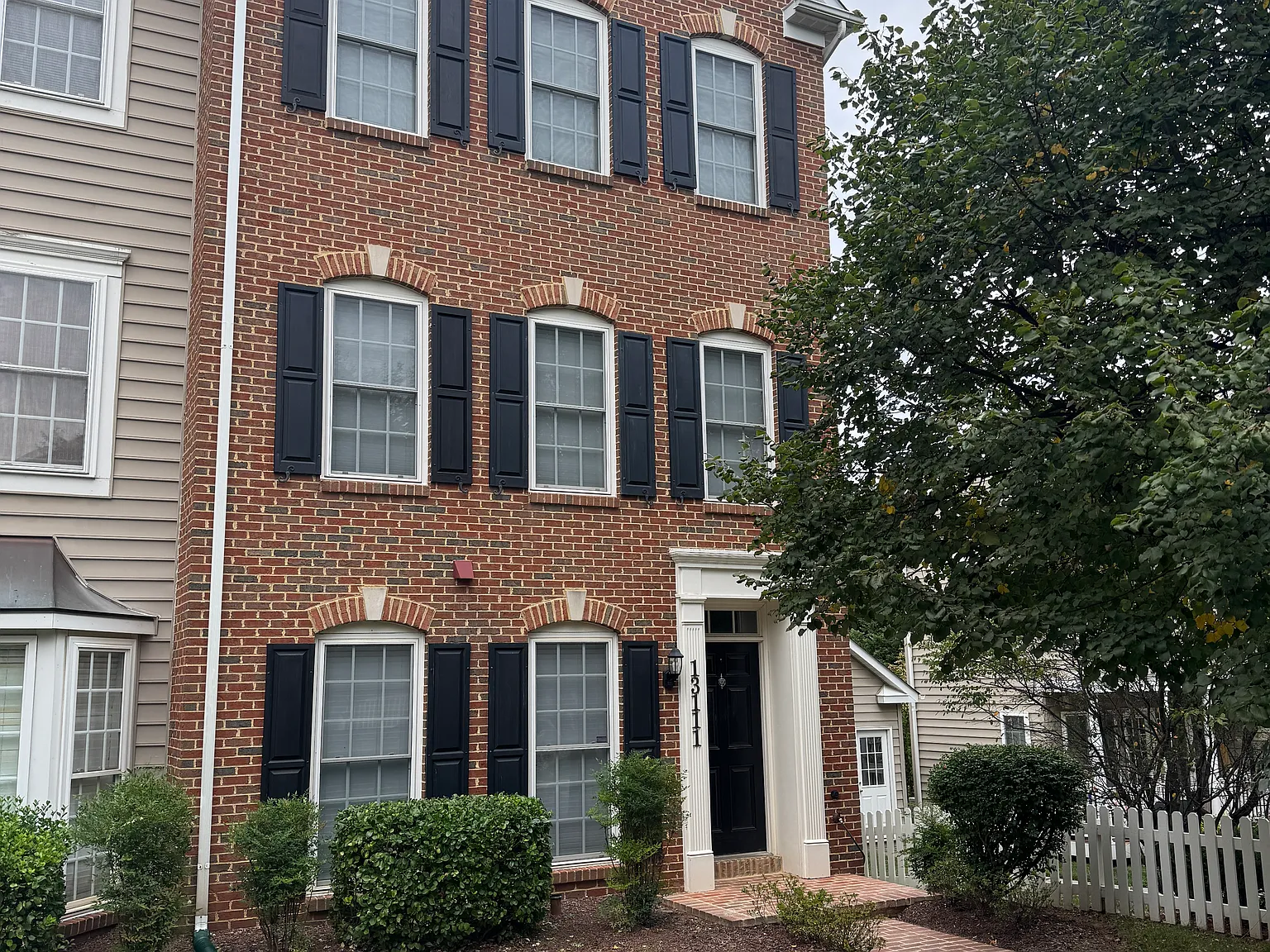 3 bed, 3.5 bath, 1960 sqft, $2,900 — Photo 1