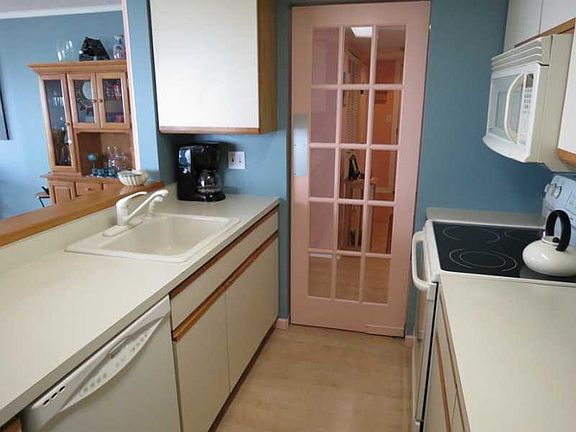 5th image of 31 E Grand Ave APT 20