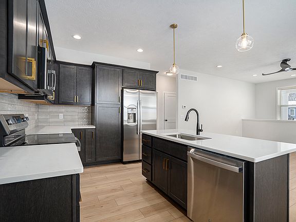 3rd image of 2519 Logan Ave