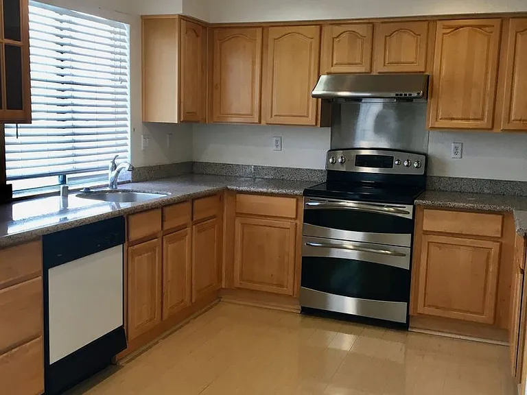 5000 Starling St — Photo 5