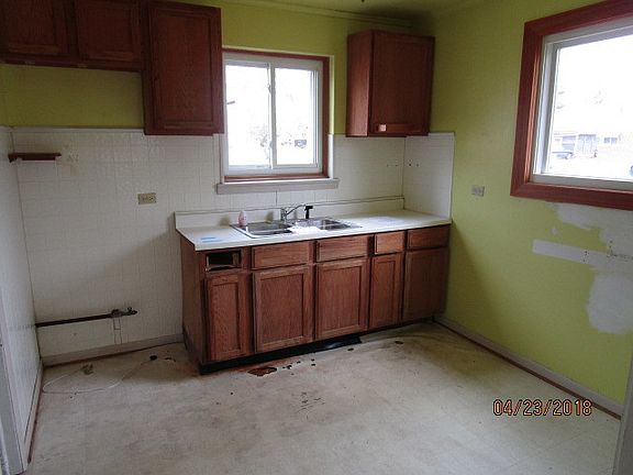 3rd image of 12522 S Loomis St