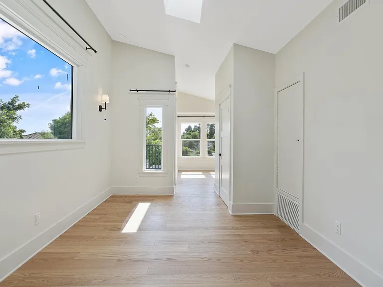 5634 Raber St — Photo 21