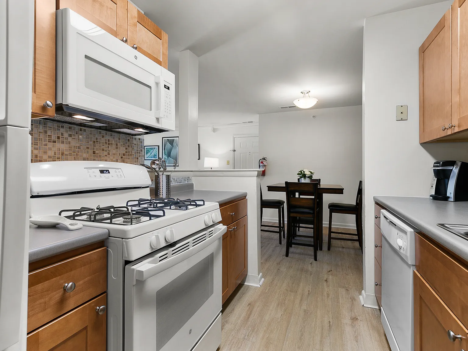 California Apartments — Photo 3