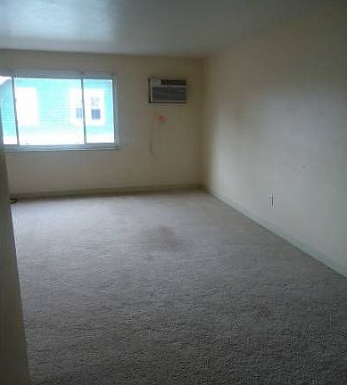 Entry/Living Area