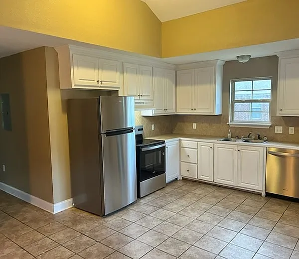3 bed, 1100 sqft, $1,350 — Photo 2
