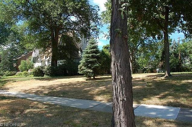 1st image of 18523 Van Aken Blvd