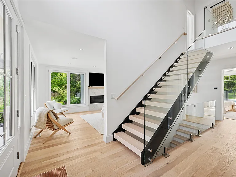 28 Canoe Place Rd — Photo 15