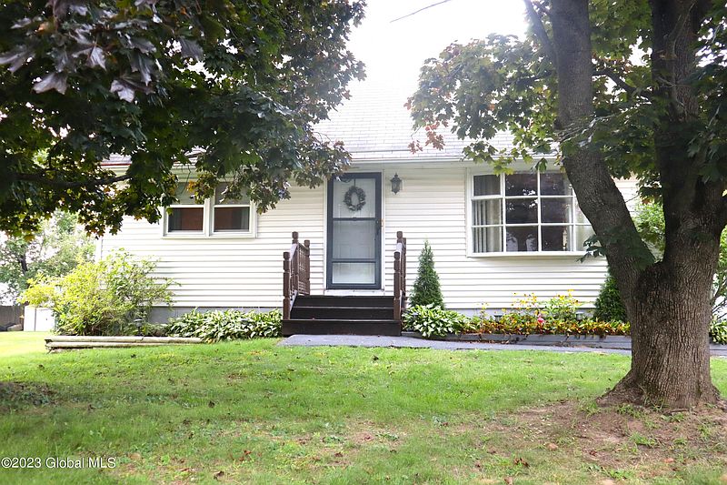 3rd image of 9 Amelia Drive