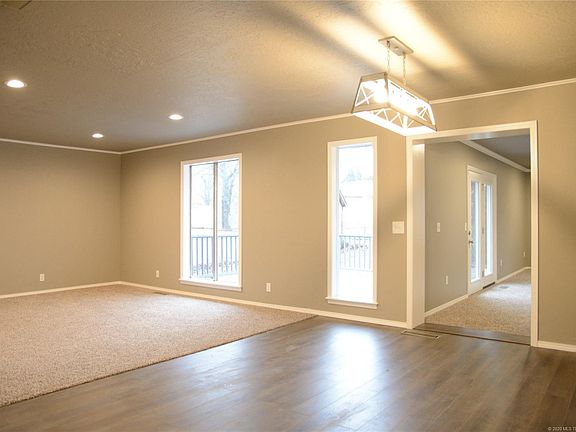 5th image of 1017 E Teresa Ave