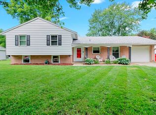 905 Stratford Dr, Champaign, IL 61821