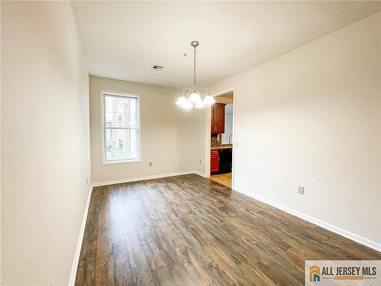 105 Regency Pl — Photo 9