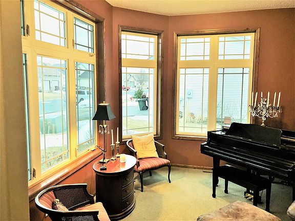 Front sun room, office, DR
