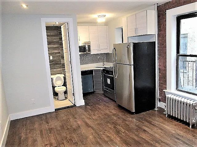 1st image of 932 Myrtle Ave APT 3
