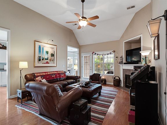 2nd image of 4654 Fairmont Dr