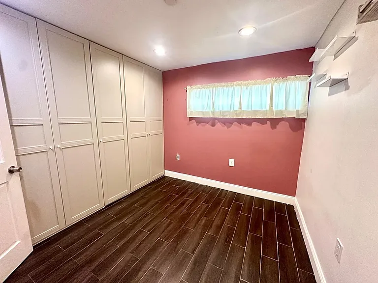 392 Davis Ave #1 — Photo 9
