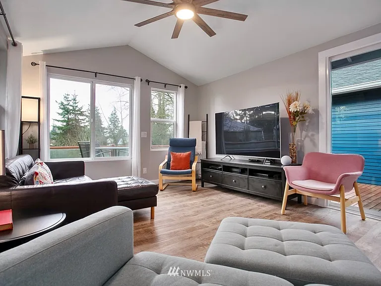 2809 Alderwood Ave — Photo 10