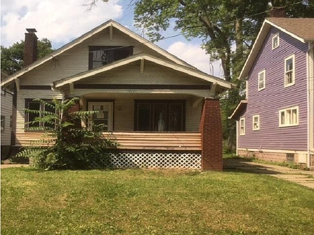 1st image of 328-330 Mistletoe Ave