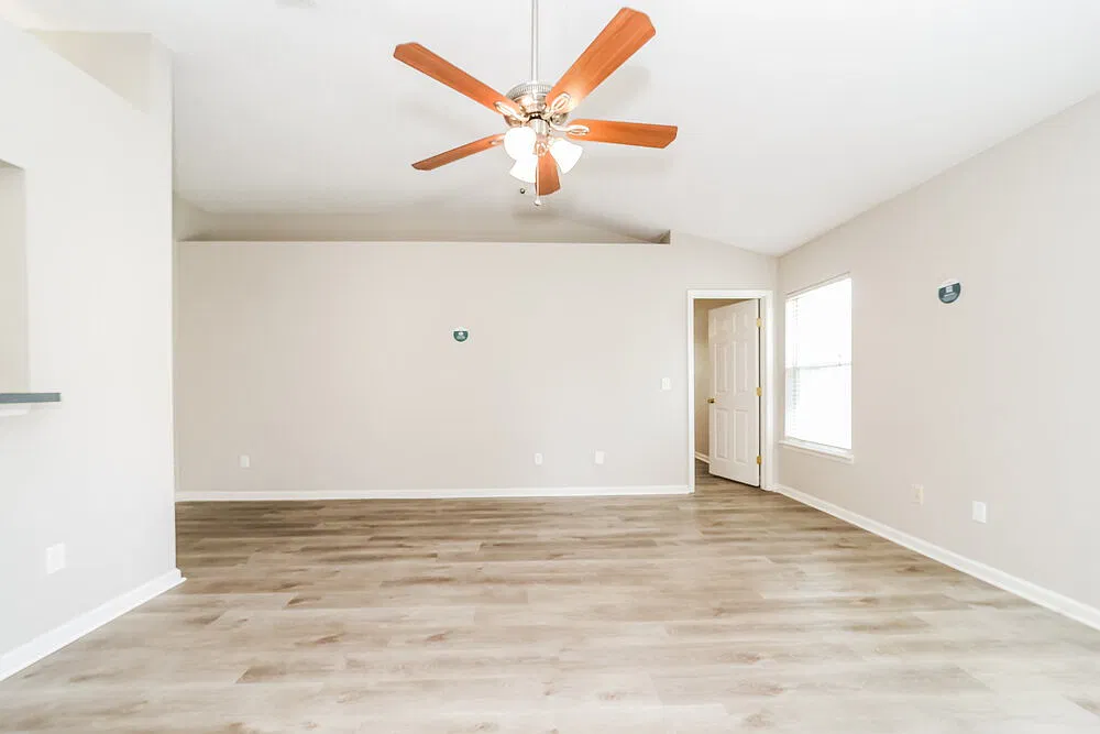 3 bed, 2.0 bath, 1410 sqft, $2,710 — Photo 4