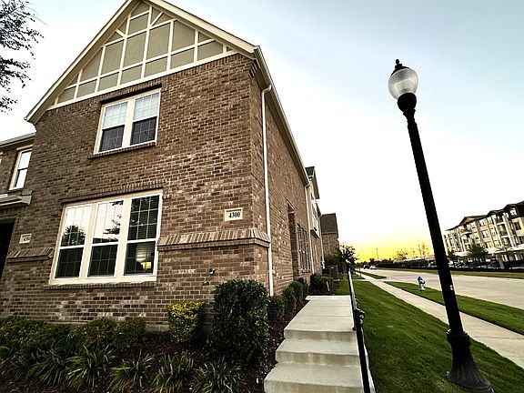 2nd image of 4300 Oliver Dr