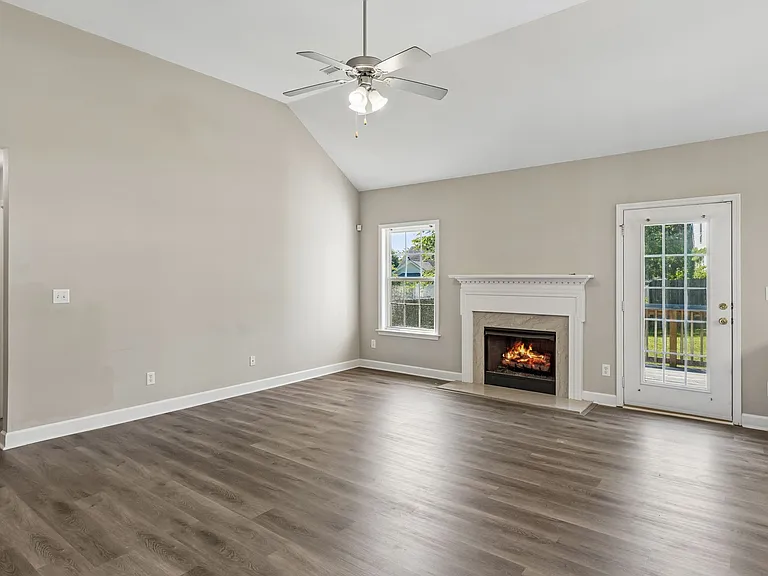 2601 Danbury Cir — Photo 8