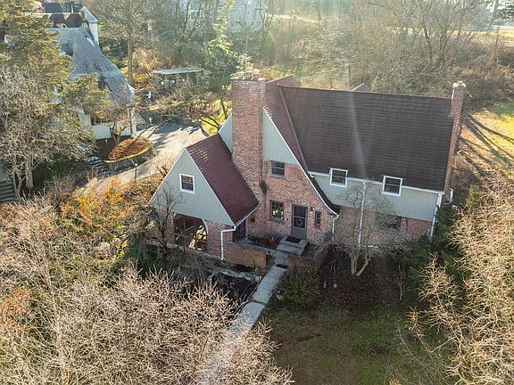 2nd image of 3928 Leyman Dr