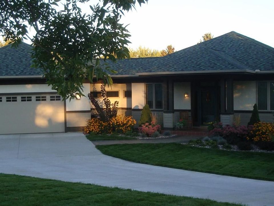 1st image of 107 N Emerald Dr