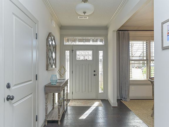 3rd image of 27 Bradstock Dr